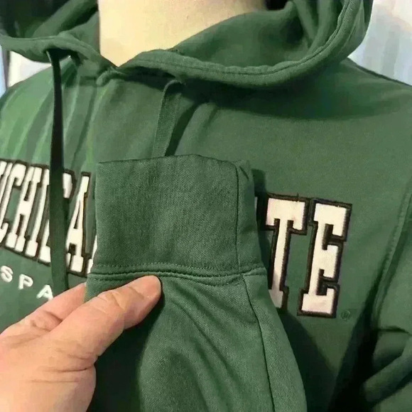 Michigan State Spartans Green Hoodie. Front Pocket. Size Small. Thick/heavy - Picture 4 of 7